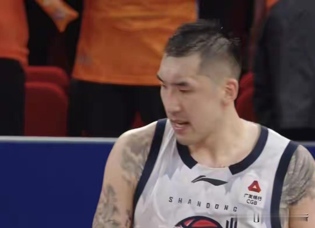 山东男篮这样打下去，一场不赢， 0比3被上海淘汰，球迷也会为他们骄傲！

CBA