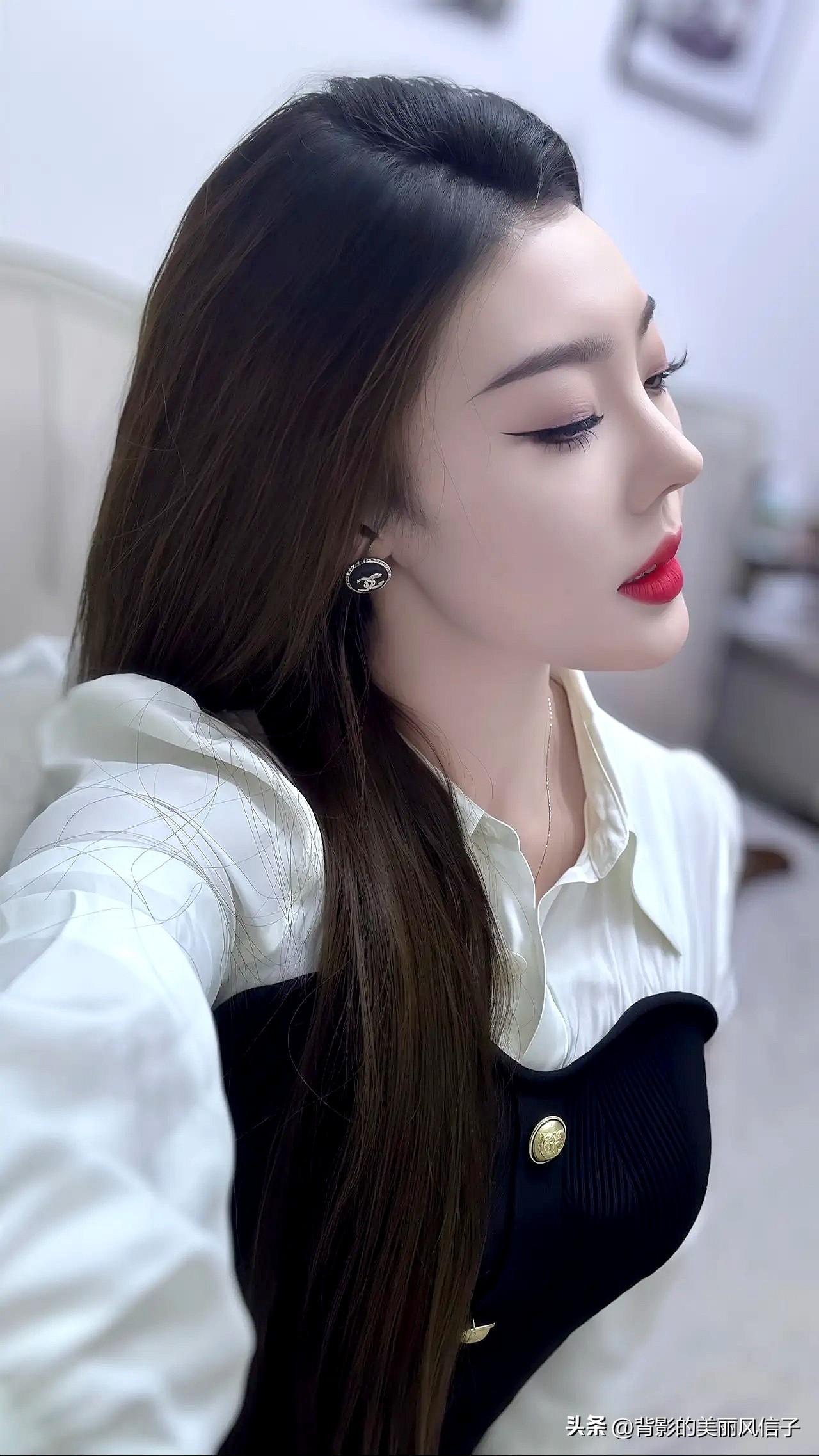 优雅复古风，黑白配，复古耳环，红唇诱惑[害羞][害羞]