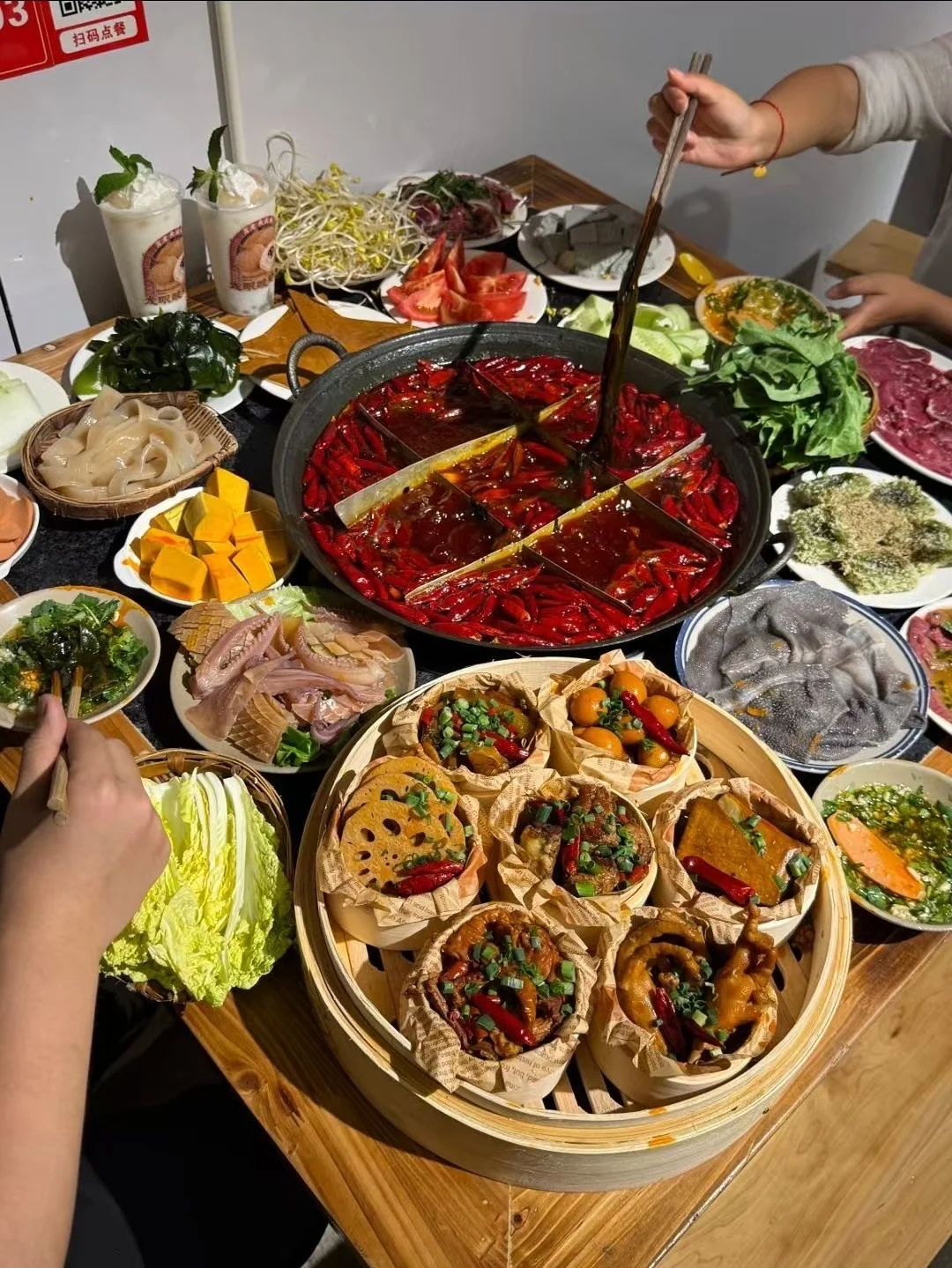 来重庆第一件事，当然是吃防空洞火锅