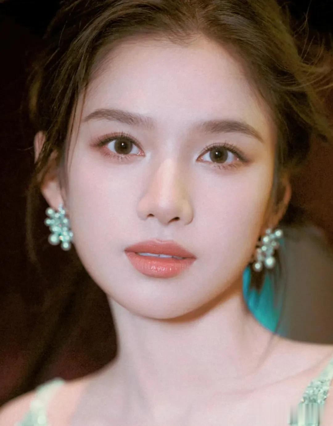 救命啊，张婧仪真的好美好美好美，最近每次刷到她都要感叹一下。