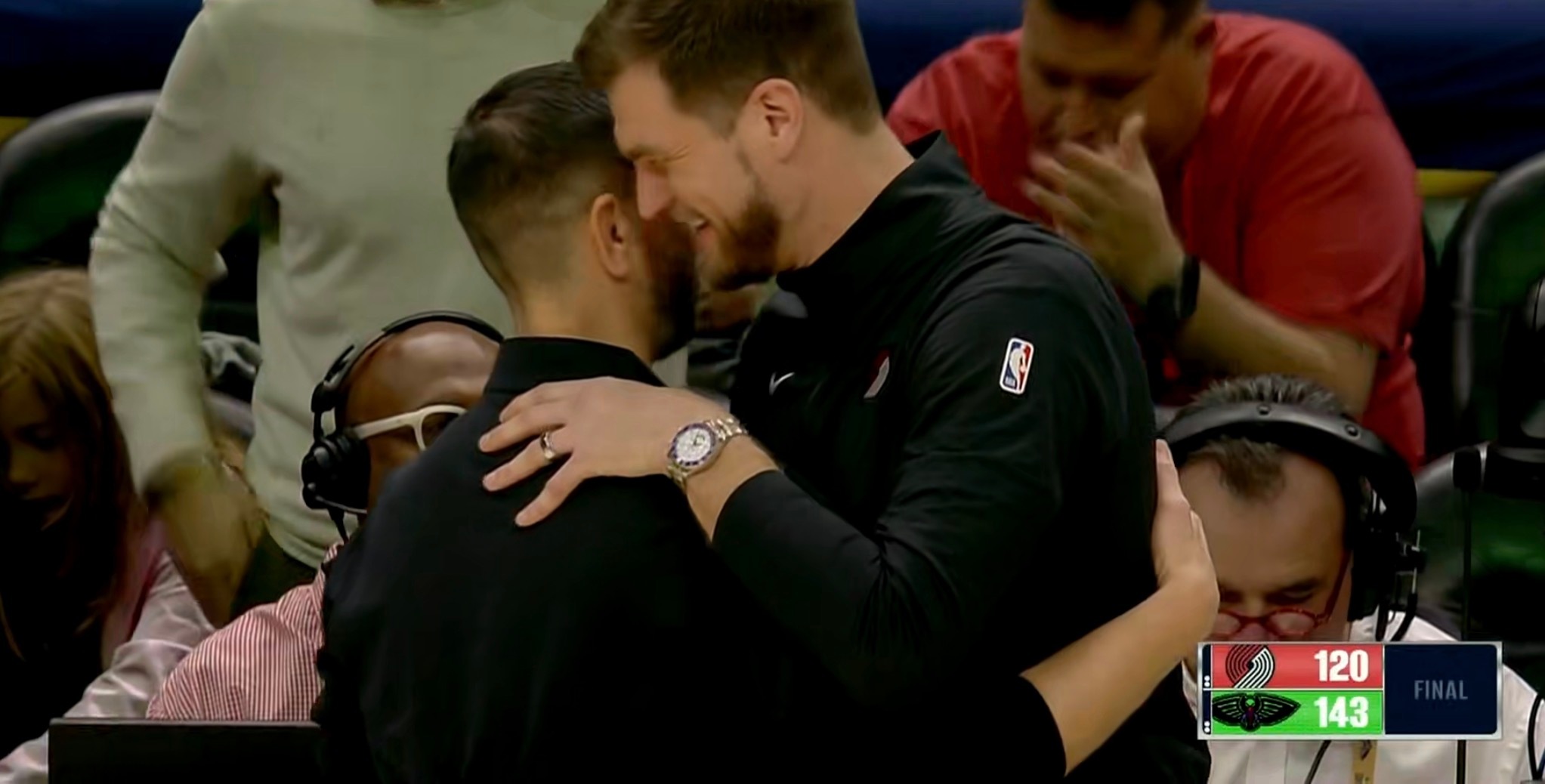 斯普利特有福了，没有中锋的开拓者，输给倒数第一鹈鹕，跌出附加赛区。值得一提的是，