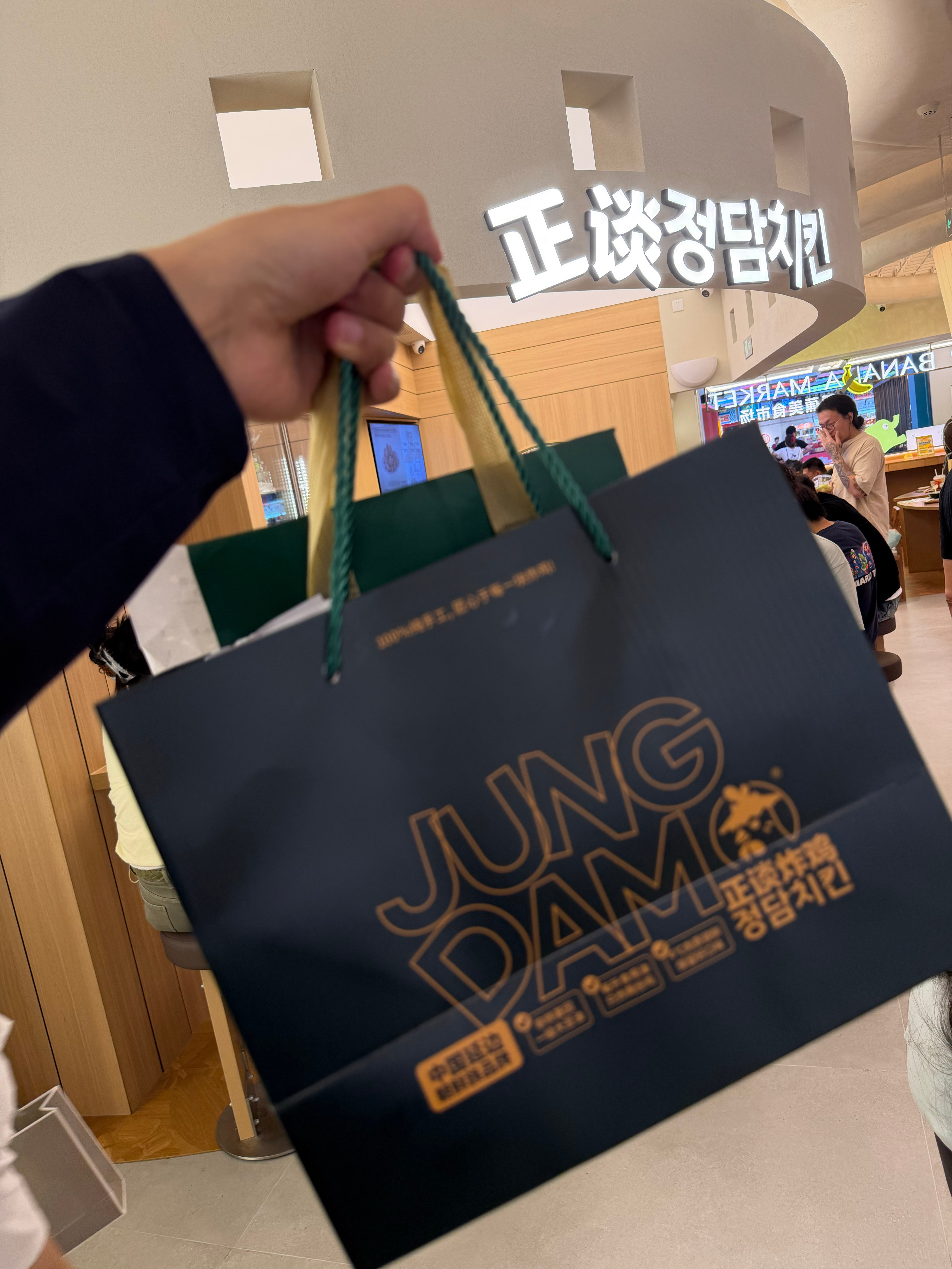 王繁星面馆正谈炸鸡 好多人啊 北京·北京朝阳合生汇