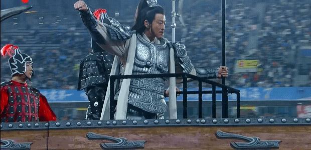 宿迁队主场氛围搞得很好啊，邀请了何润东回来再次扮演西楚霸王项羽，效果真的很不错！