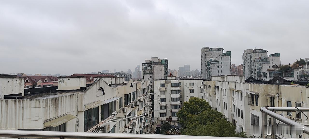 沪七条，助力随子女来沪生活老人实现安居梦
 
爆竹声中辞旧岁，政策春风暖申城。2