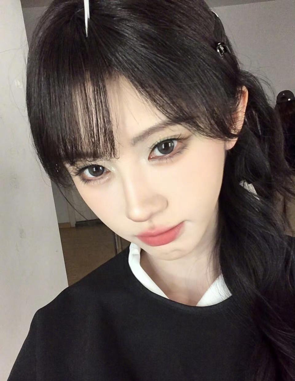 鞠婧祎 jjy鞠婧祎jjy鞠婧祎阿黛鞠婧祎鎏金玫瑰长裙 

模糊的梦里遥远的你