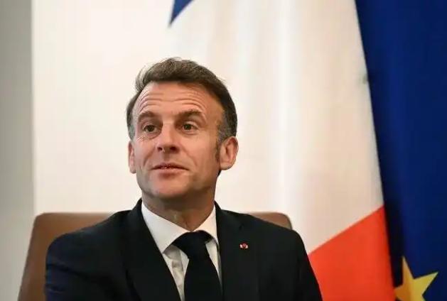 48岁，一国总统，亲手给自己的政治生涯画上了句号。
 
2026年4月23日，马