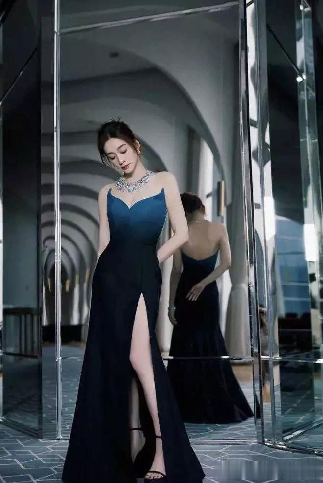 “国民女神”李小冉拥有魔鬼身材，美得让人着迷！

李小冉毕业于北京舞蹈学院，19