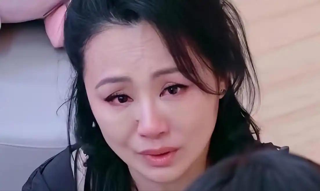 曹颖家的农民房卖给了画家，后来拆迁赔款将近300万，她后悔了，还请律师要求分拆迁