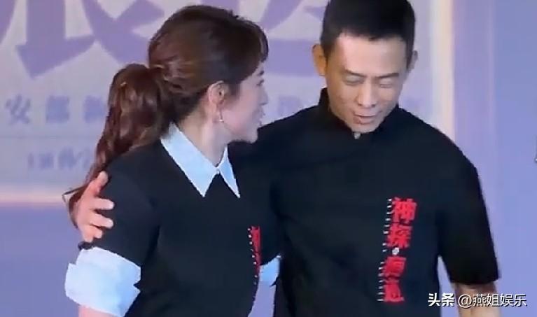 说实话，在我印象里，娱乐圈的C位向来是“兵家必争之地”。谁站中间，谁站边上，那都