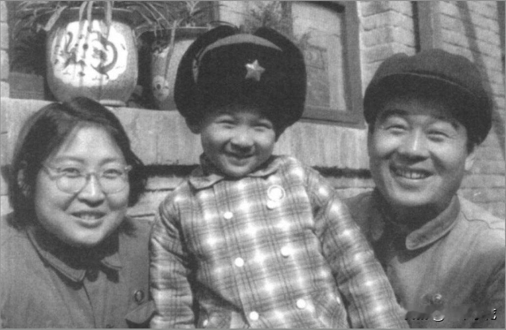 1981年，上将秦基伟力排众议，将河北一个副团长破格调入北京，只为让他照顾病妻，