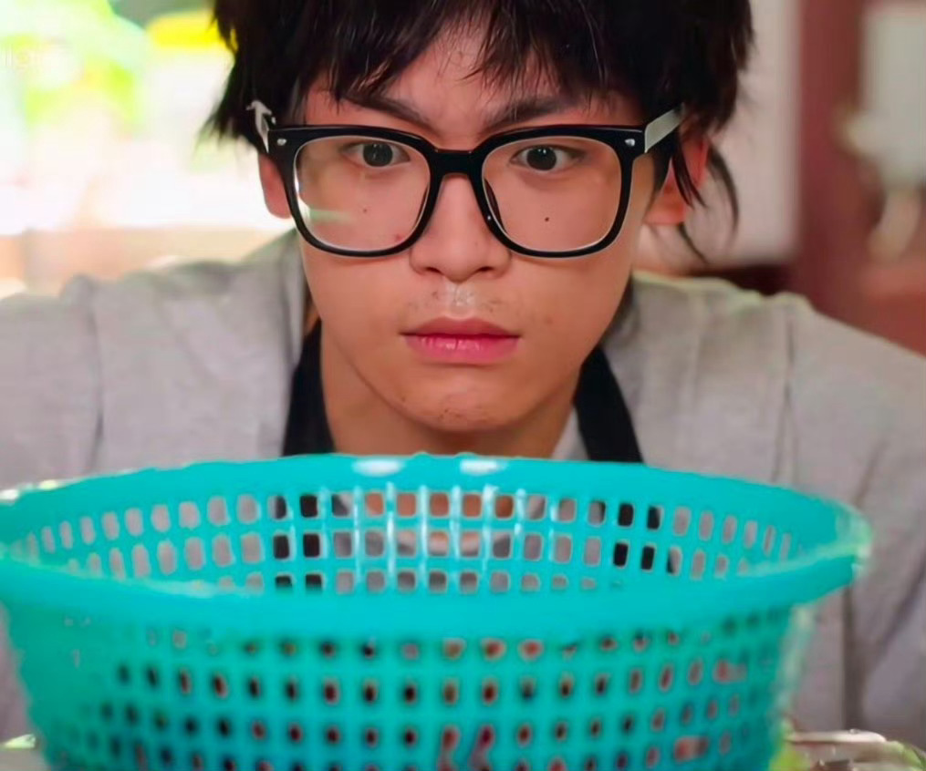 无论什么题材的剧男主长这样都是可以直接埋了的程度 