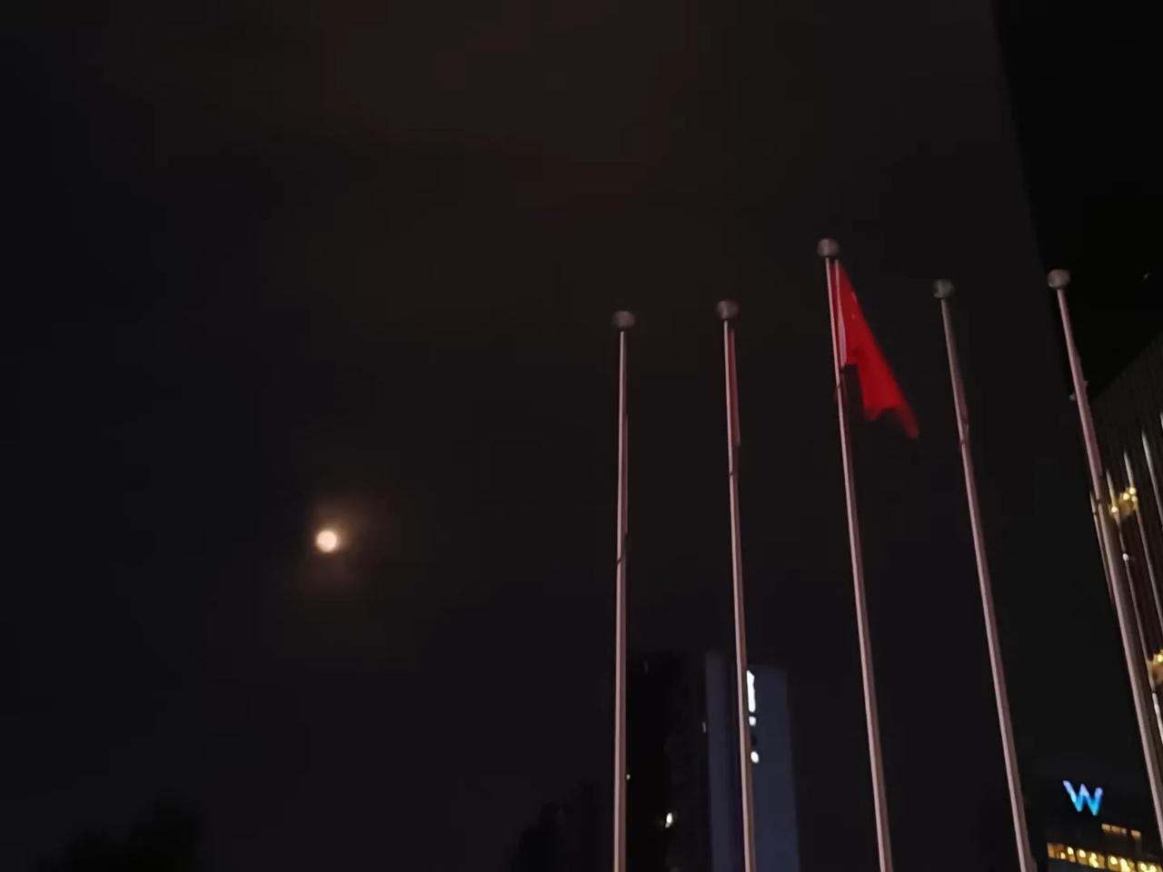 
凉风有信，无日有月。