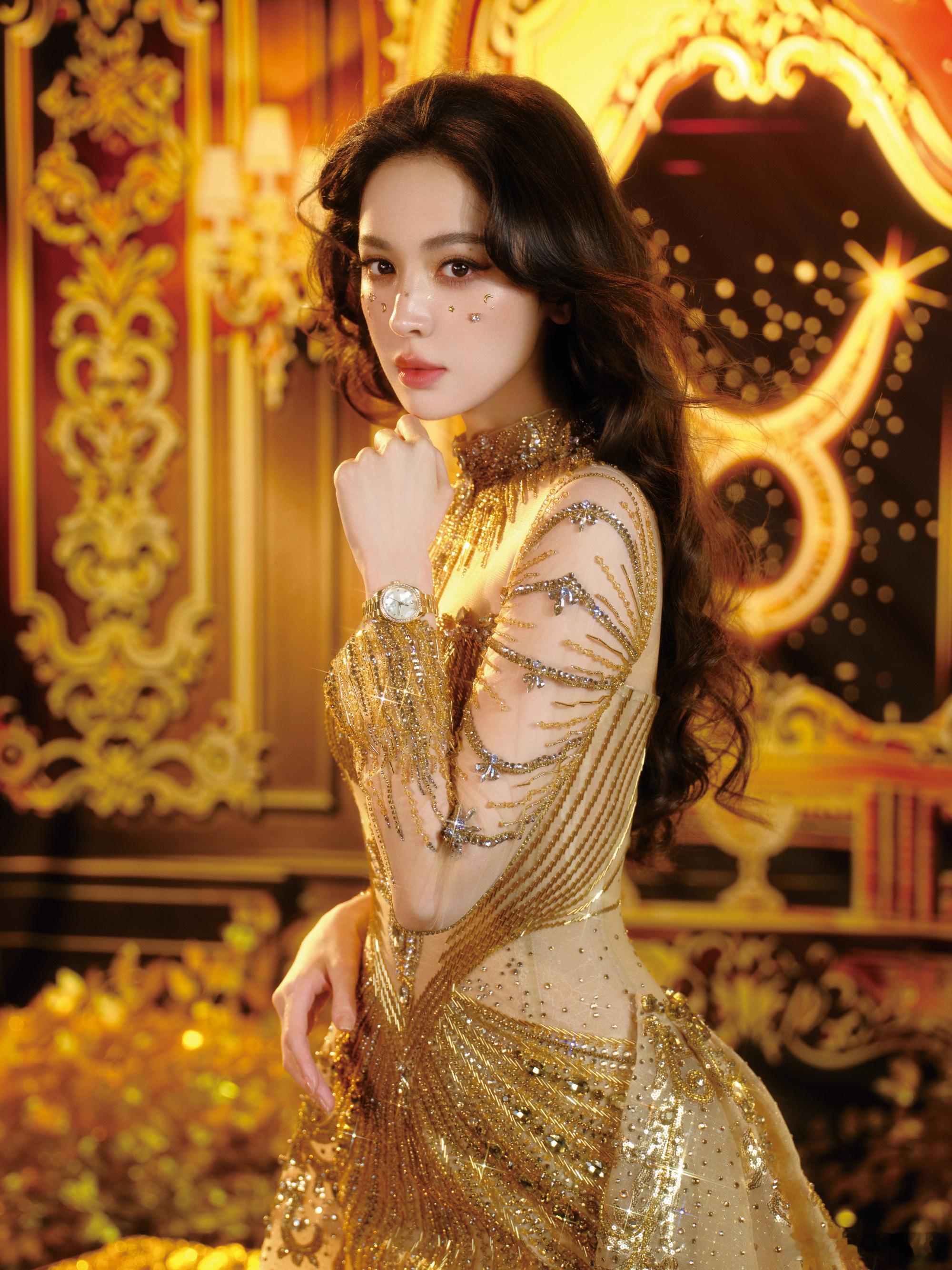 娜扎34岁生日大片娜扎金牛座女神造型 娜扎34岁生日化身金牛女神，鎏金战衣搭配牛