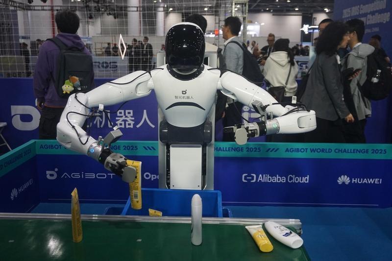 你对宇树H2机器人未来发展有何期待 宇树机器人在韩国穿衬衫跳街舞 宇树H2机器人