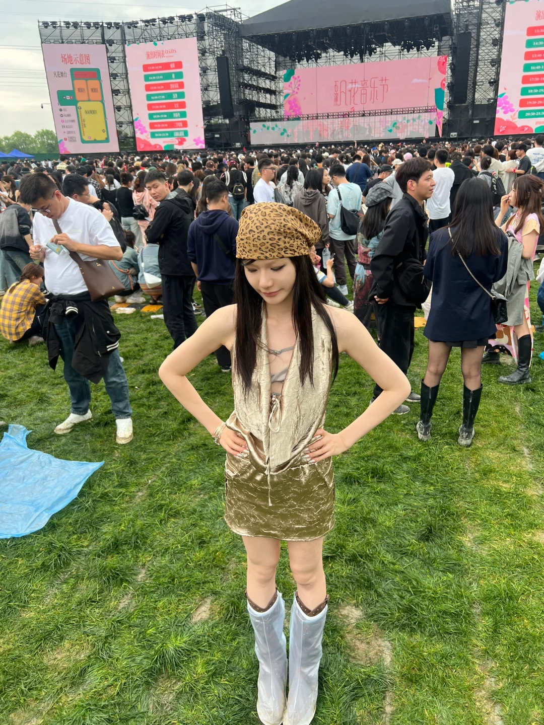 𝗼𝘂𝘁𝗳𝗶𝘁 * 音乐节辣妹穿搭