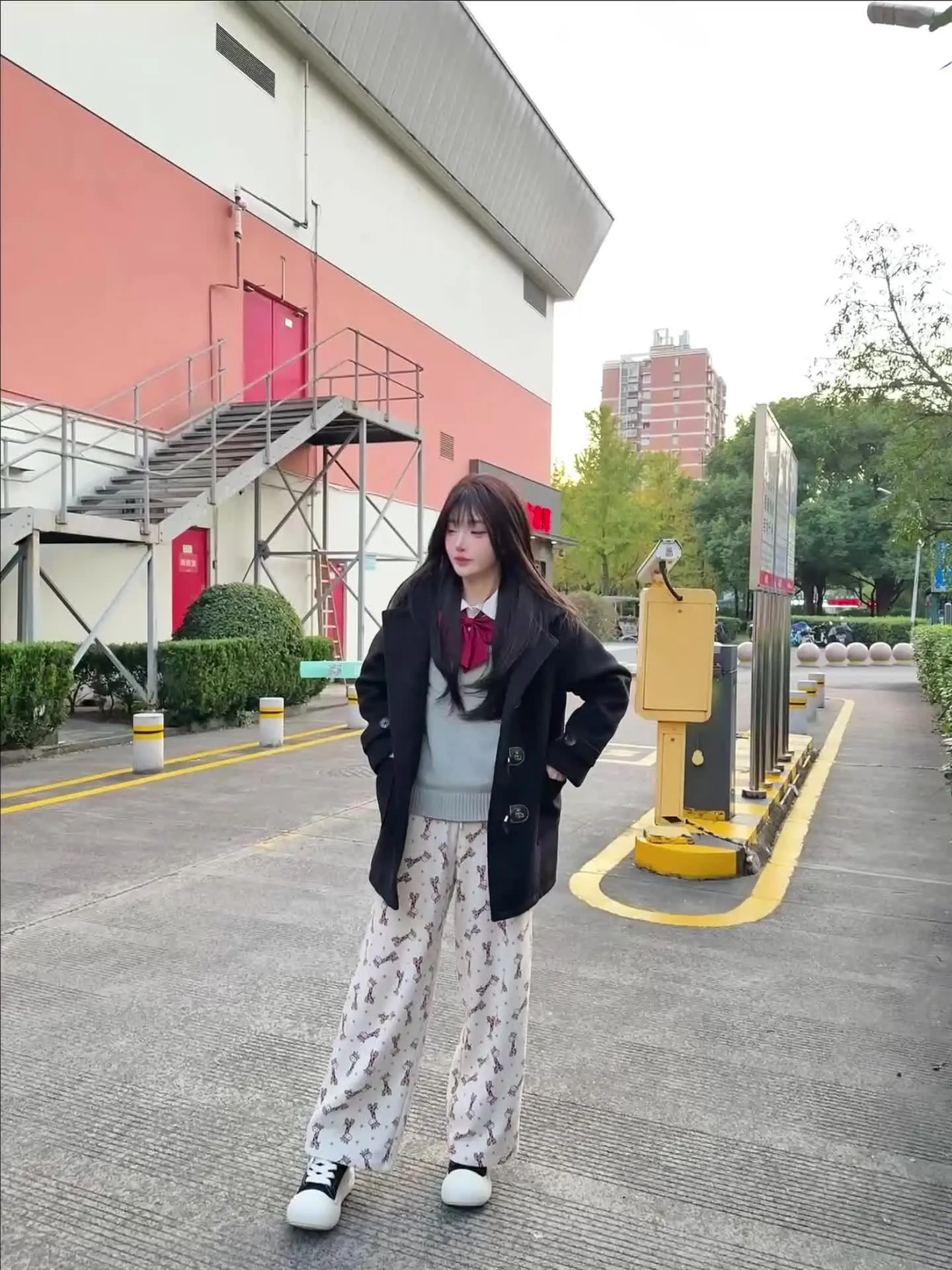 更啥看啥吧 表演一个乱穿衣服