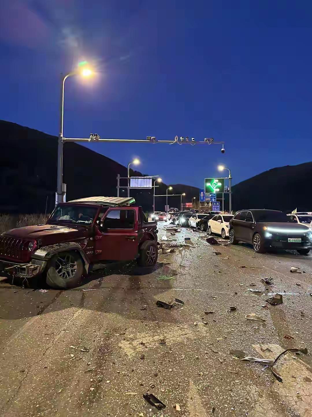 遇难者家属回忆“张家口崇礼13伤车祸”：她正巧当天没坐班车，为给4个孩子做饭搭了