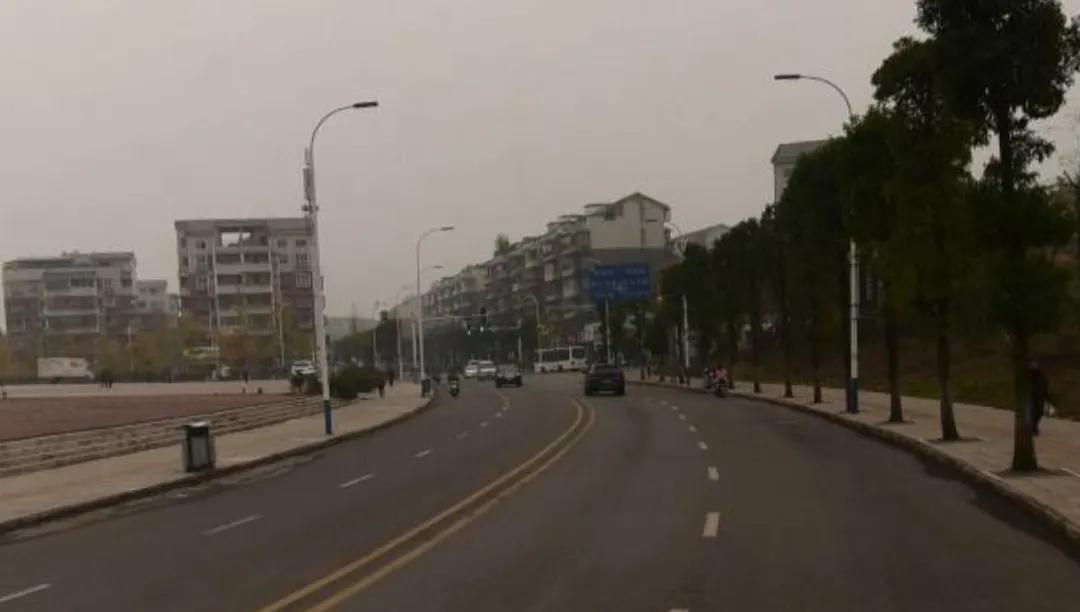 屏山县是四川省南部的一座城市，是四川省宜宾市管辖下的一座县城。屏山县是一座山青水