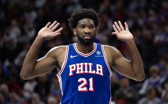 NBA新赛季刚开始，球星们就伤病缠身！恩比德、乔治，你们这是要闹哪样？一个膝伤歇