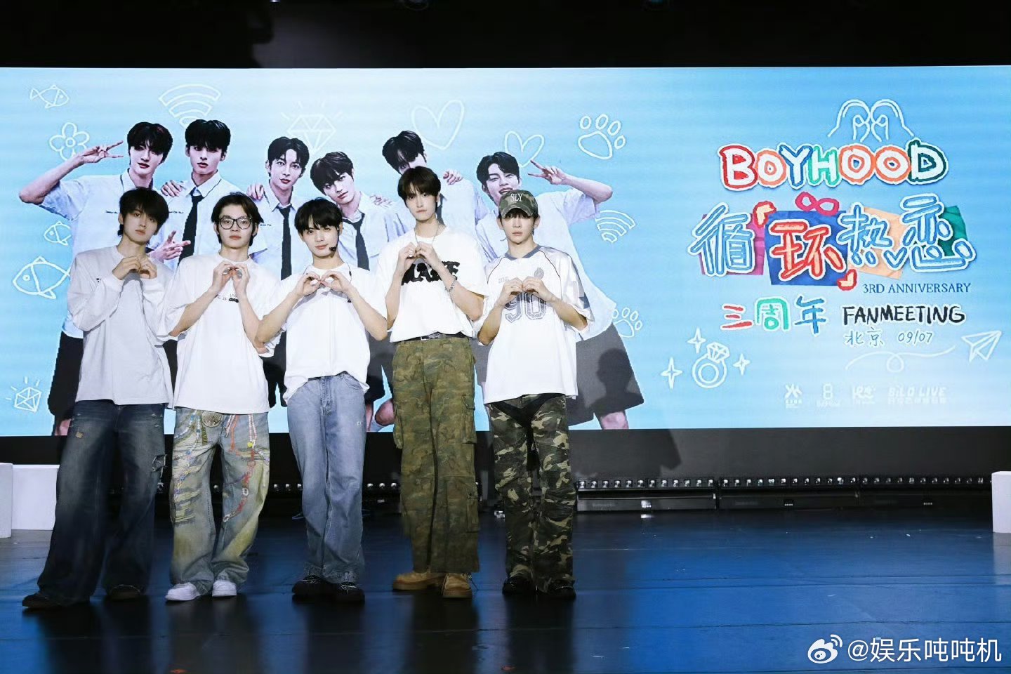 乐华BOYHOOD在男团和邪修间横跳 台上是专业爱豆，动作整齐，气场全开；台下是