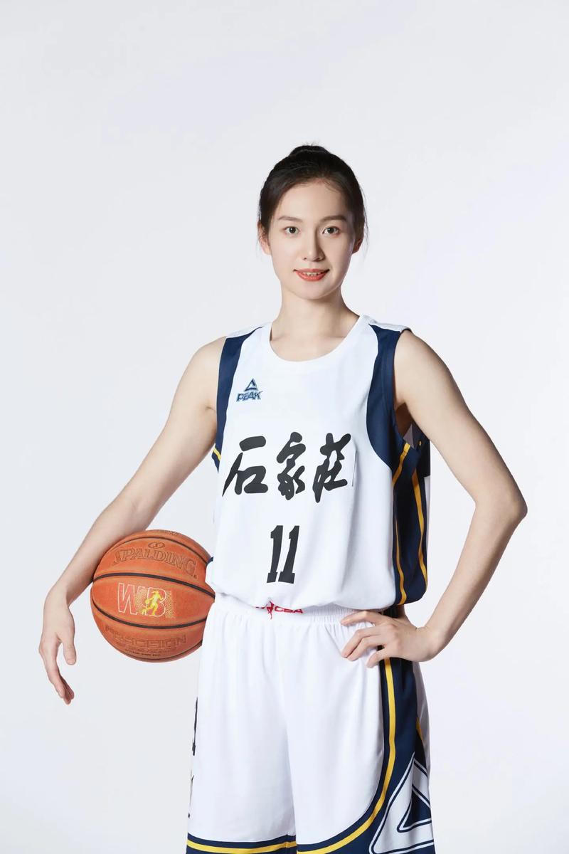 原来这些女篮球员已经走上了青训主帅岗位

先说河北女篮的郭子瑄，作为前锋，她曾经