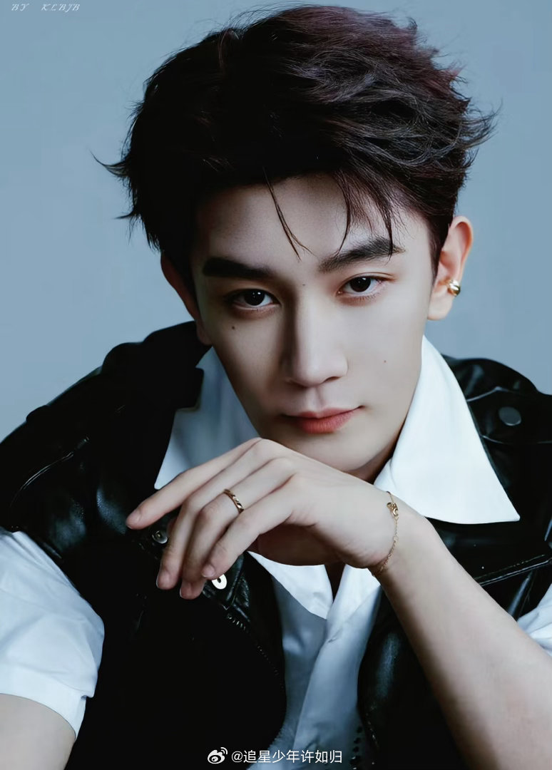 夏之光演绿茶男有一套的  救命！夏之光演绿茶男也太会了吧！《月鳞绮纪》里武拾光刚