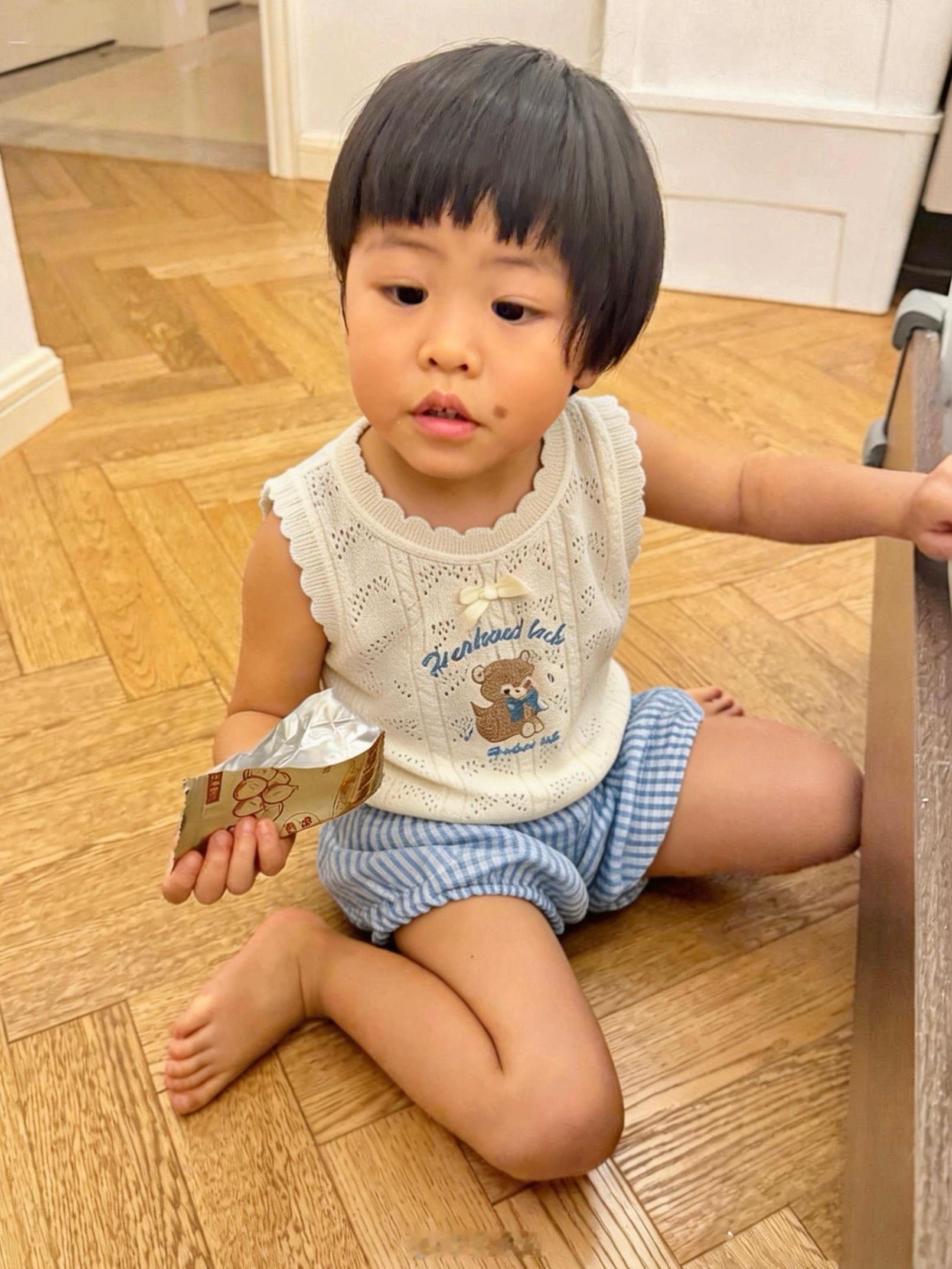 旅蛙成功了，球宝不吃冰了，吃健康鹰嘴豆 