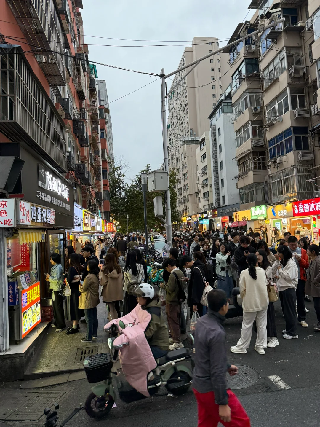 南京新街口…排队现象！！！