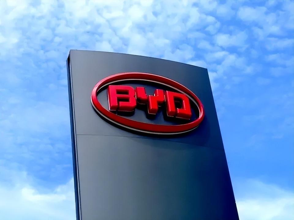 2025年3月初，比亚迪在深圳总部亮出了新一代