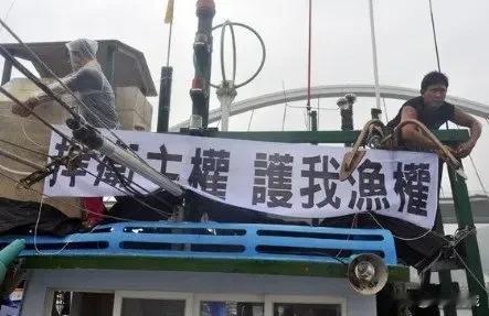 台湾渔民说出真心话了！
 
最近不少在钓鱼岛周边海域作业的台湾渔民都表示，出海跑