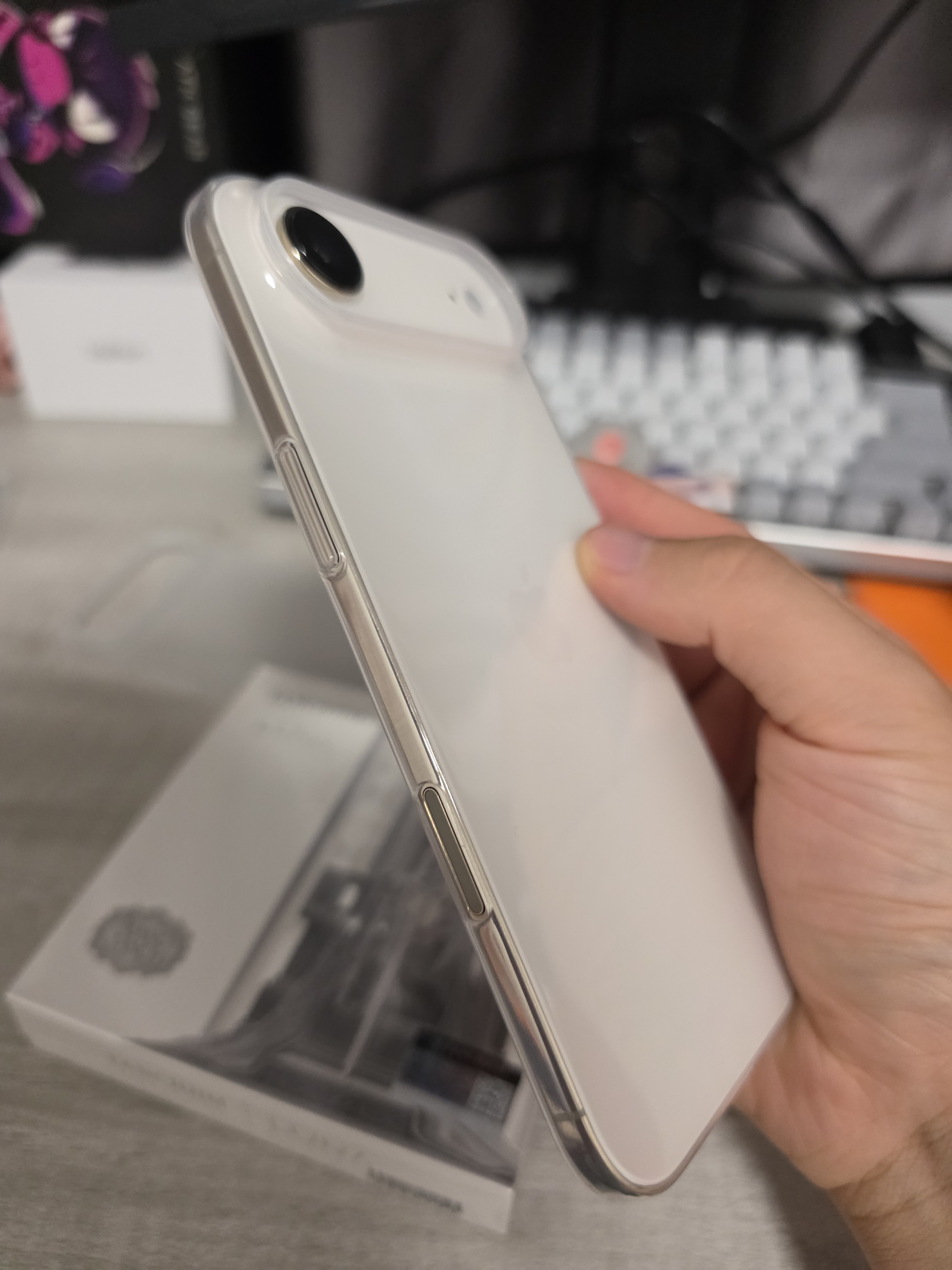 终于！iPhone Air 超薄亮面晶透也迎来首个晒单[点赞]太好看了 ​​​