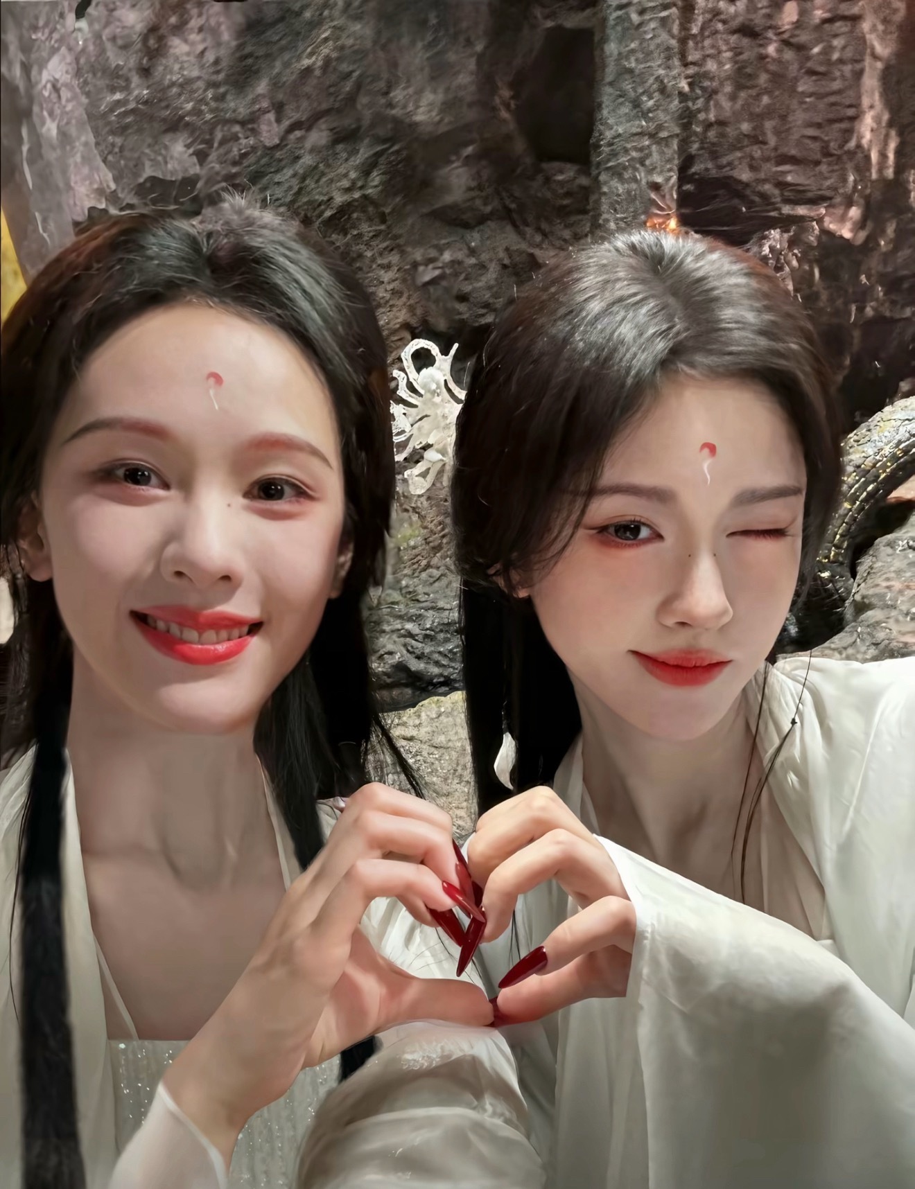 月0越大看点还是嘟嘟和鞠姐，她们俩每次一同框我都美我一大跳…直接忽略剧情了