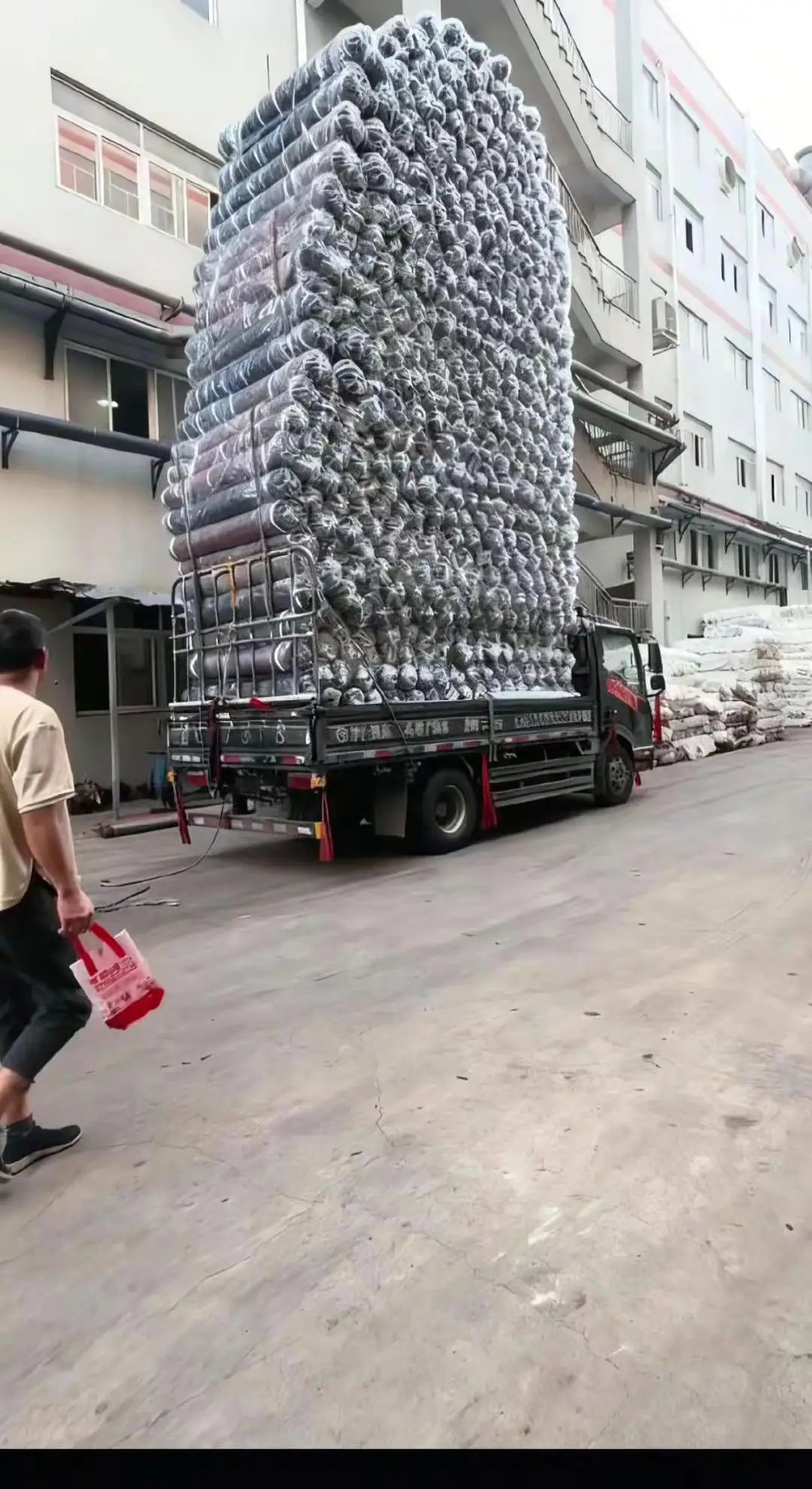 运费压得实在太低，只能这么装了。 