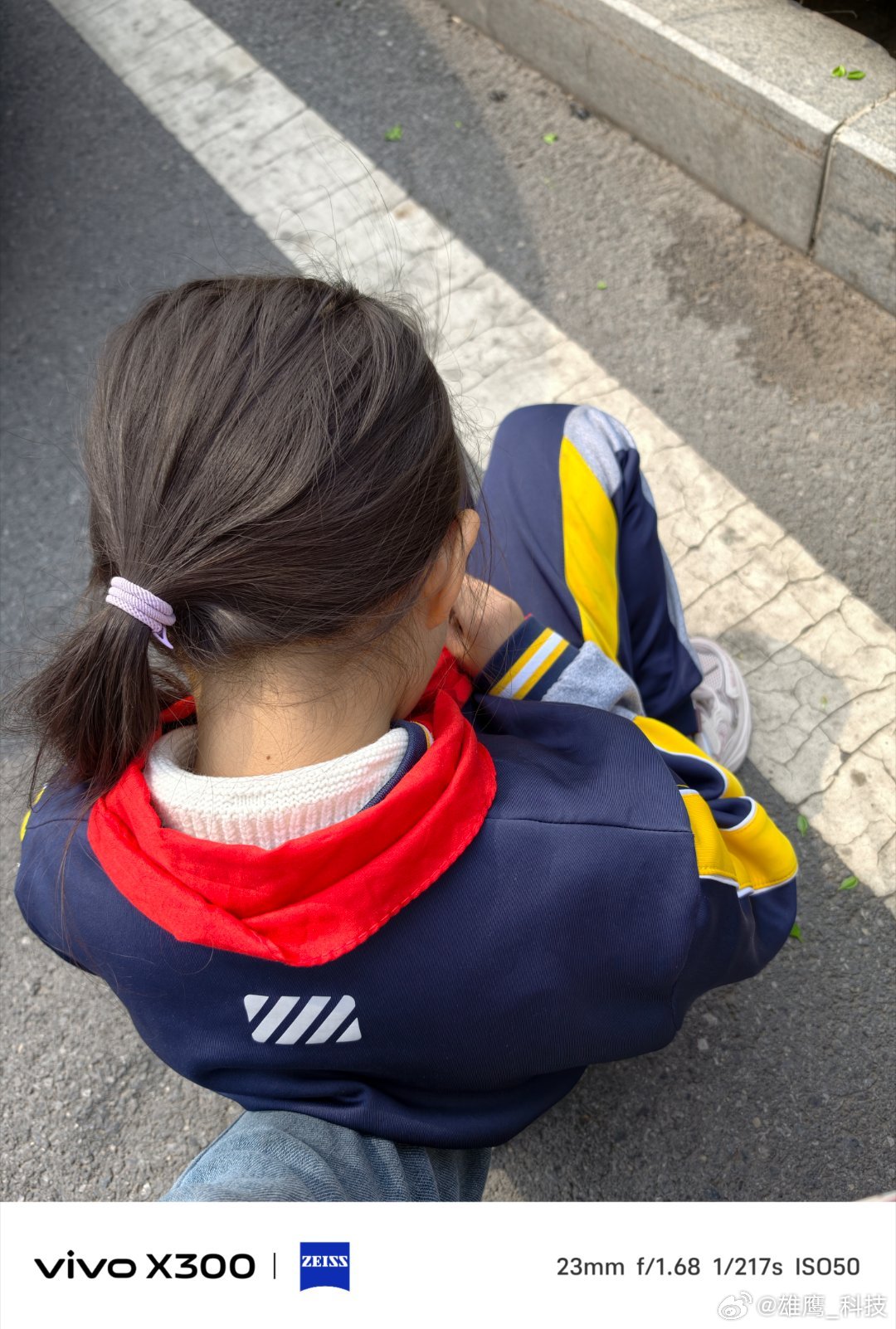 vivo 曾经坐在我脚上荡秋千的小姑娘，现在已经慢慢的长大了。手机随手拍我的小棉