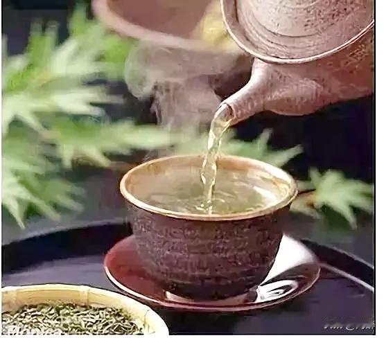 五一劳动节我的生活依旧，
没有一丝改变和新意。

今天五一假期第一天——来公司上