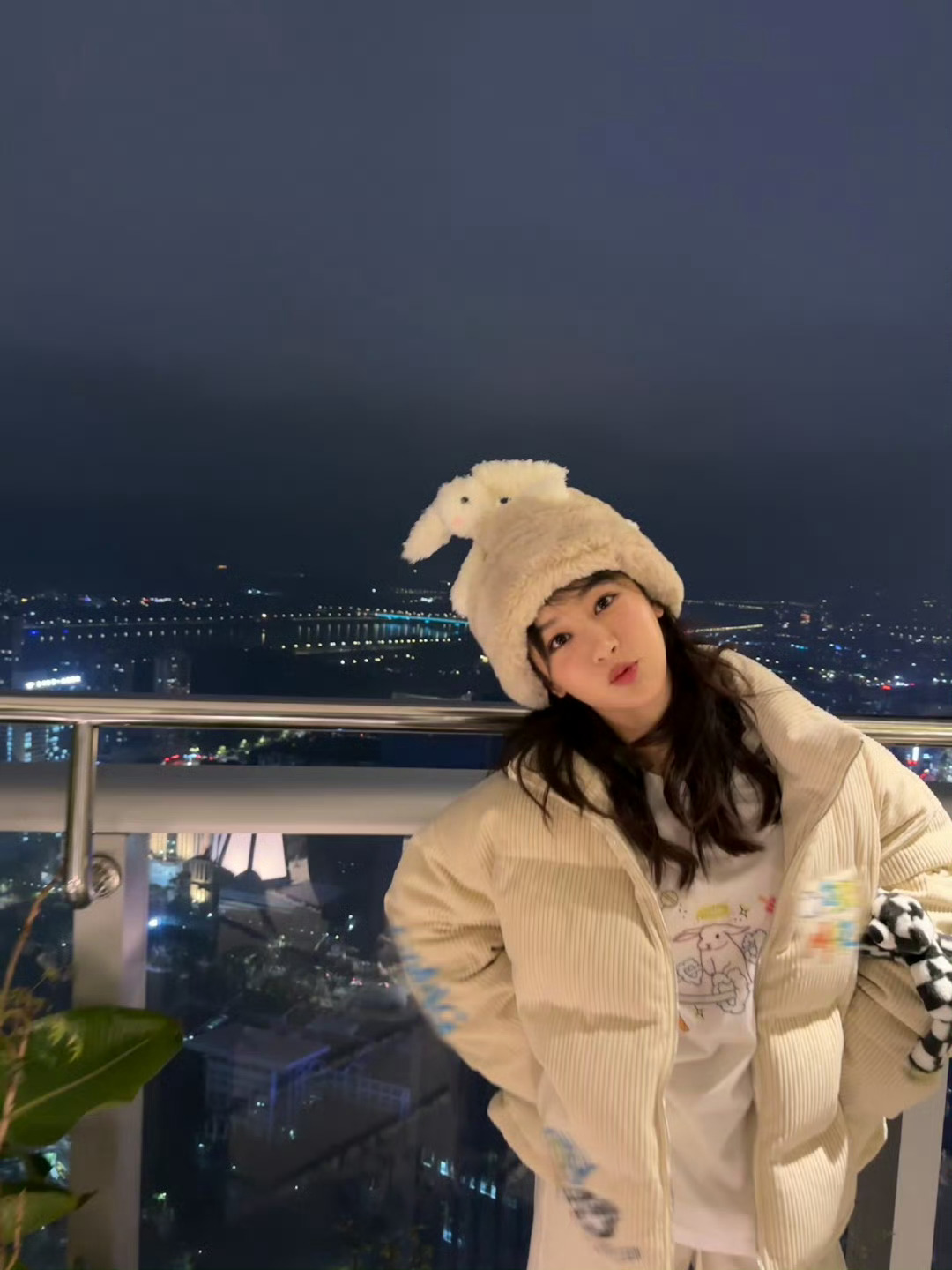 💜#杨紫要久久爱# 巧笑倩兮，美目盼兮。有一佳人，风姿绰兮。一日未见，辗转难眠