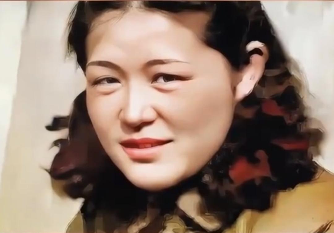 珍藏记忆老照片分享这是传说中的延安美女吴莉莉最清晰的一张照片。从这张照片看出，吴