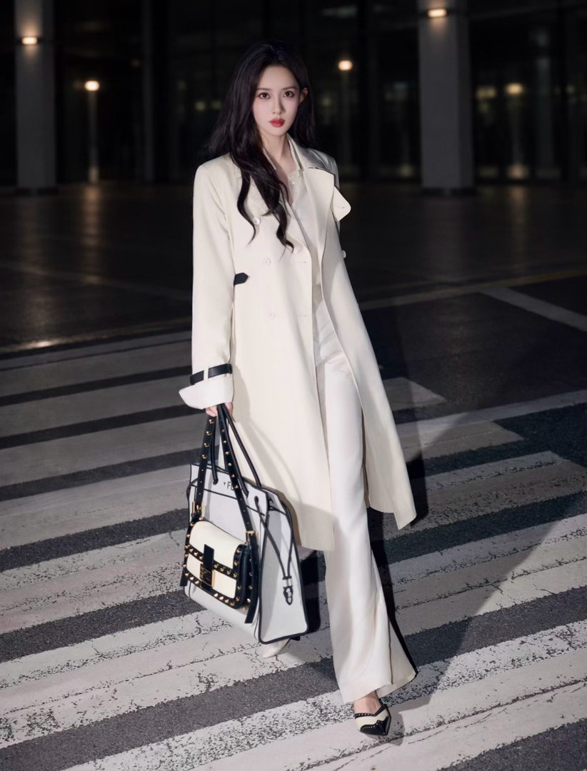 孟子义抱撞墙粉丝孟子义安慰撞墙粉丝 这是什么气质女人啊，太美艳了[舔屏] ​​​