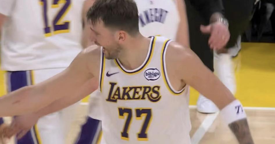 首节领先19分东契奇20+4。

这太简单了有点，东契奇轻松砍下20+4这只是首