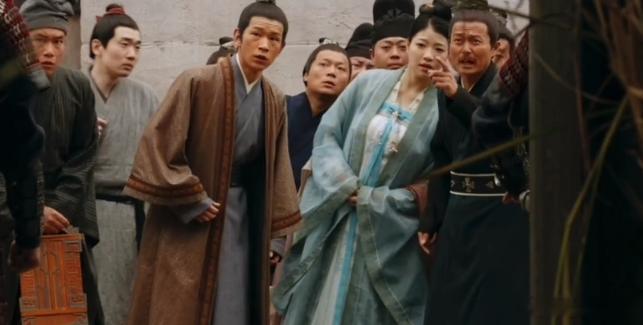 掌心闹鬼甄嬛传闹鬼 看到杜梁被吓得现原形，突然理解什么叫"心里有鬼看谁都像鬼"。