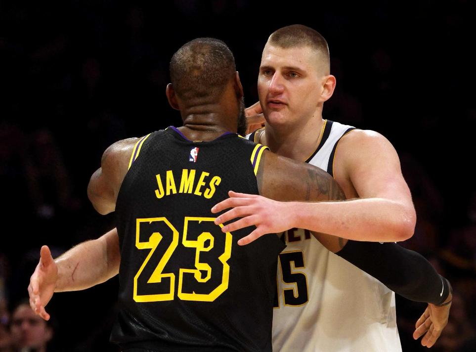 季后赛三双榜：现役三人上榜，约基奇未来大概率第一？
季后赛对抗激烈，拿到三双难度