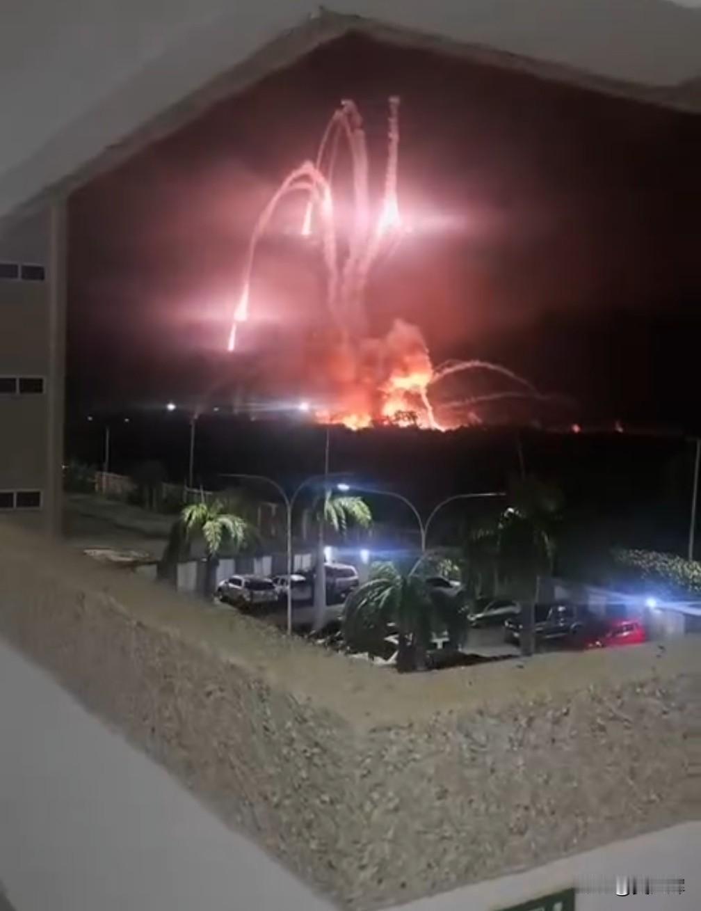 委内瑞拉外交部通报称，委内瑞拉遭受美国军事侵略，总统马杜罗已签署政令宣布全国进入