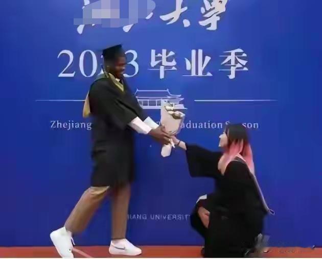过去，中国男人在朝鲜战场打败了十六国联军，那可是由十六个国家的男人组成的。今天，