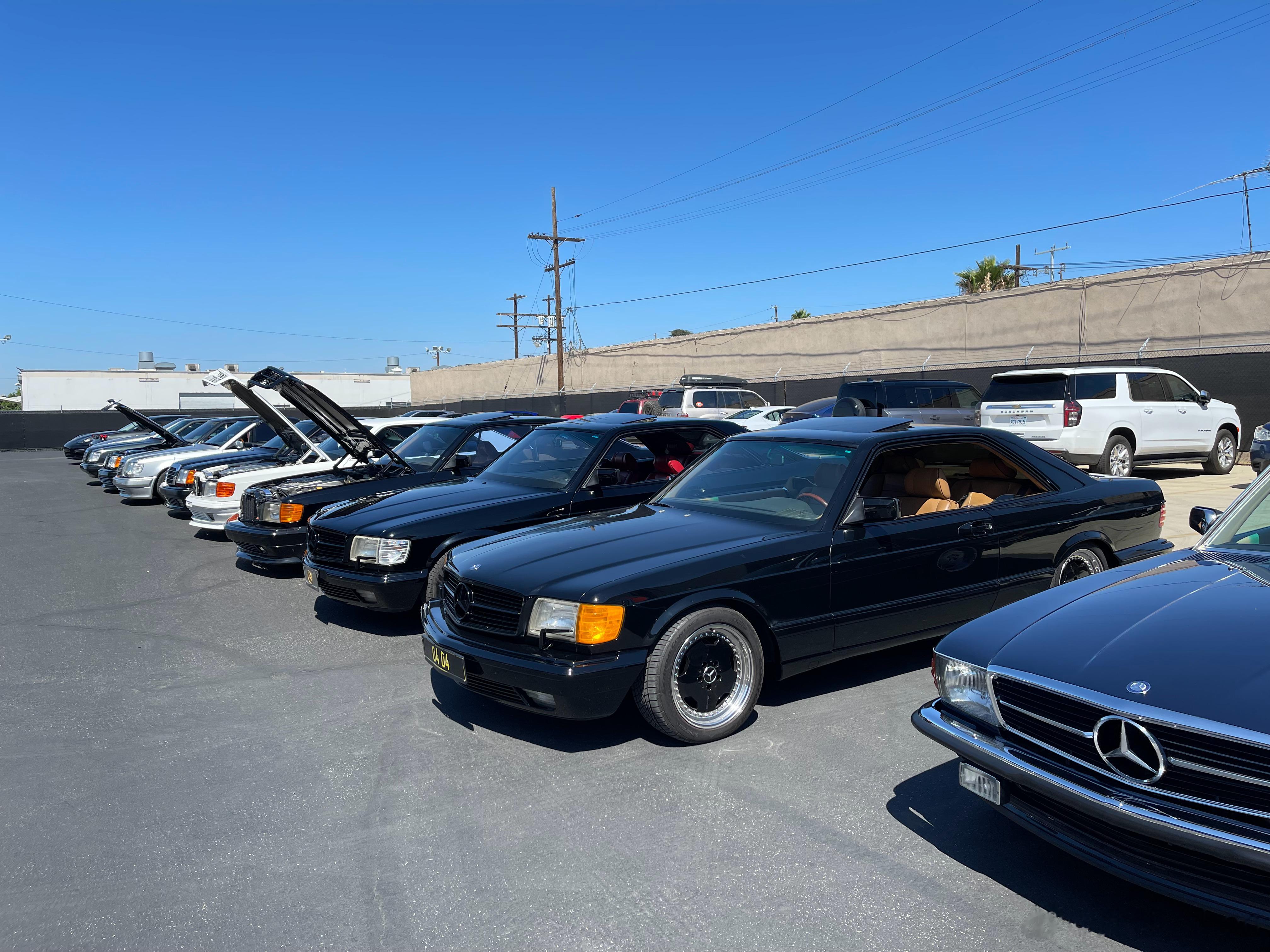 这样一排C124/C126，相当有感觉。80年代，绝对是奔驰最有“匪帮”气质的年