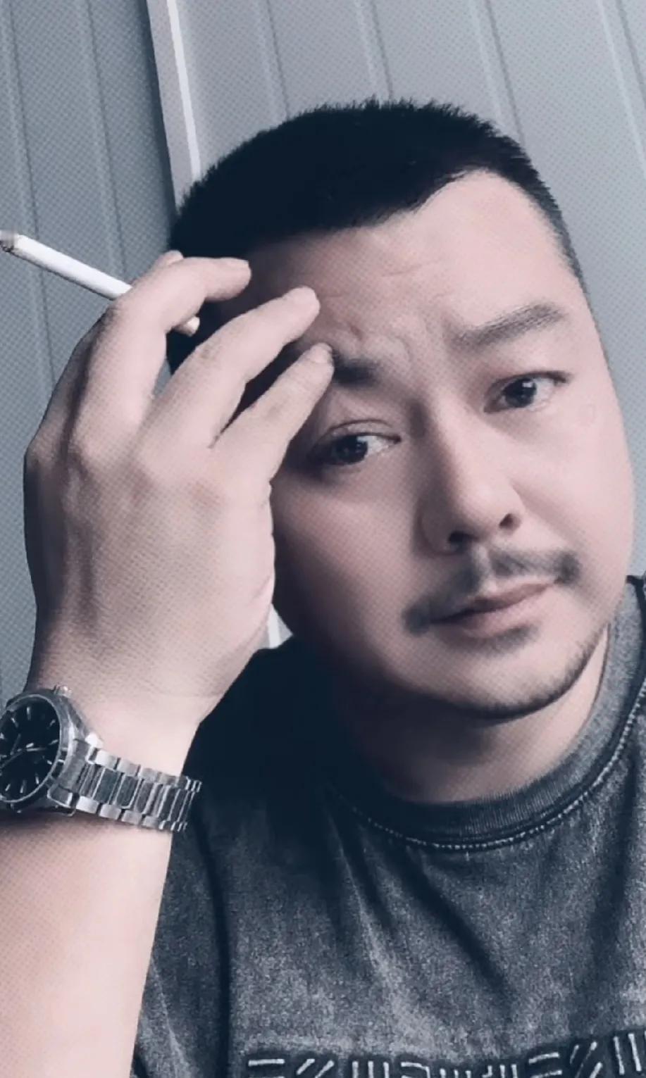 昨天又去酒店面试了，维修工岗位，人事部经理看了我一眼，说你白白净净的，穿的这么整