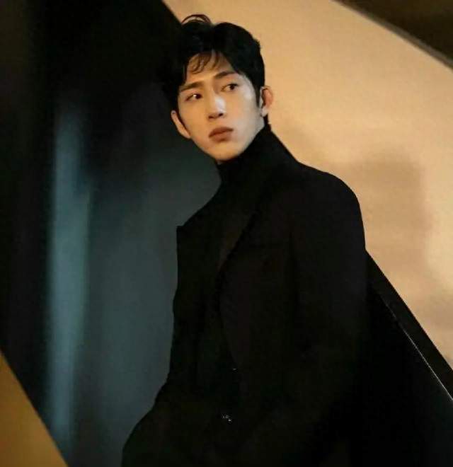 翻红的井柏然，比付辛博精明
