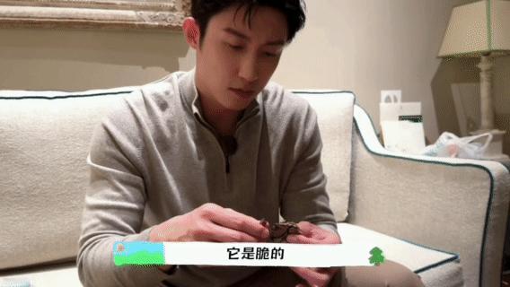 黄景瑜被甜品打了黄景瑜被甜品甜到的场景，真是笑不活了。就掰那么一小口，直接被甜懵