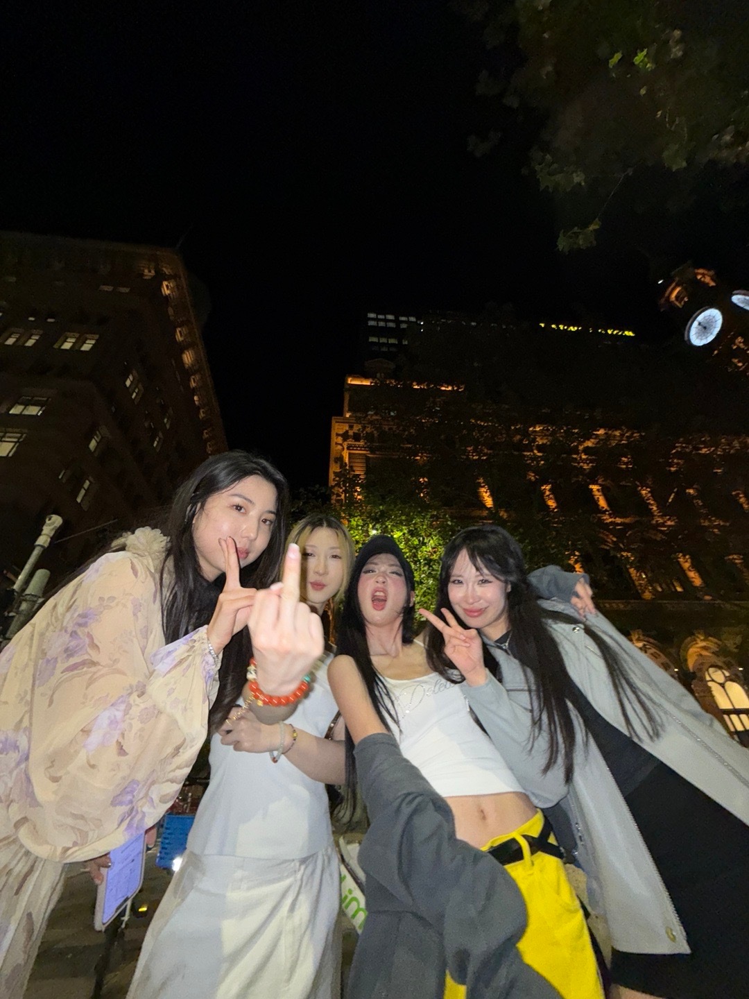 又是在悉尼魁zei的一天来澳洲已经是第三次遛狗了悉尼的夜店也好好玩啊重点是和朋友
