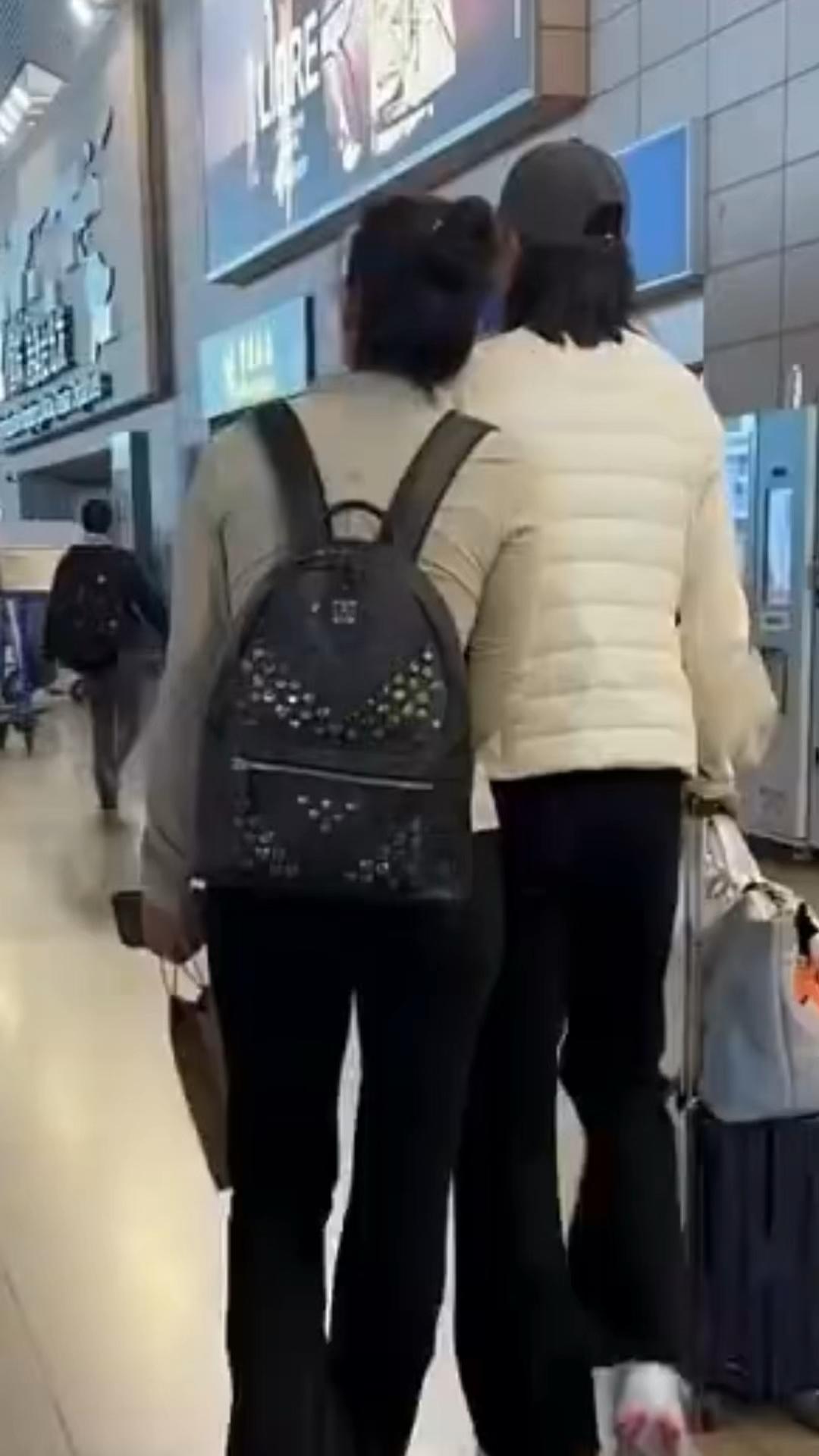 亲爱的，护照拿好了，护照要拿出来了。