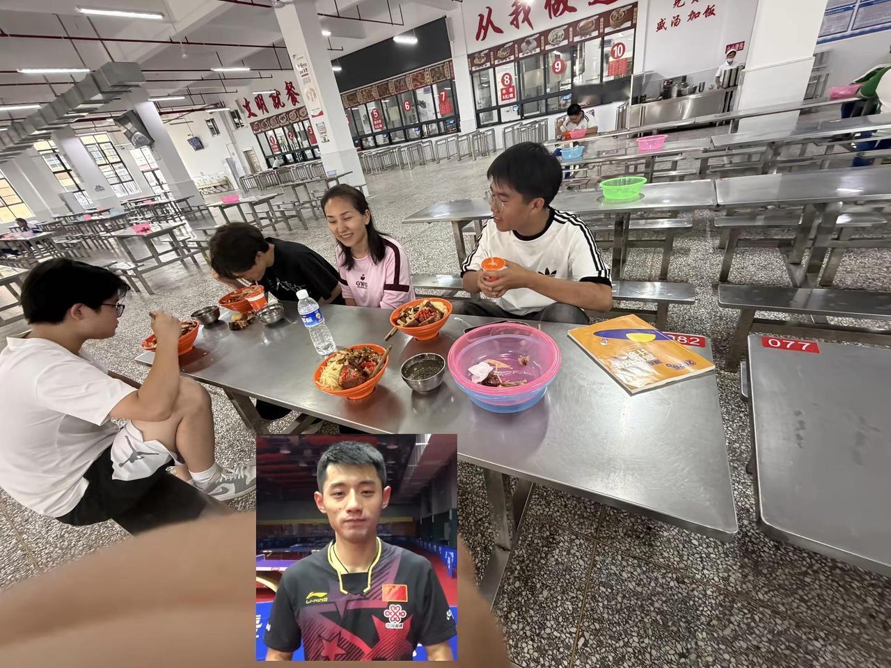 毕业照里您微笑的弧度，是永不褪色的注脚